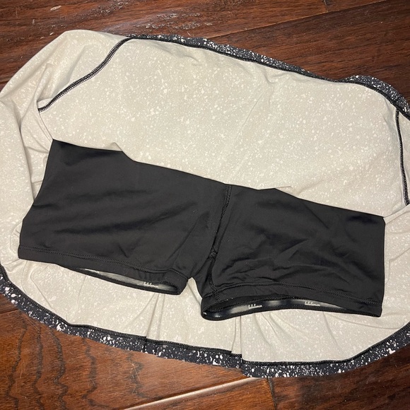 Lululemon Circuit Breaker Skirt- Night View White Black - Picture 2 of 6